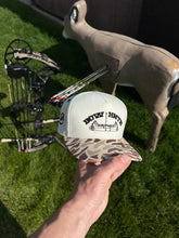 Load image into Gallery viewer, BOW HNTR HAT

